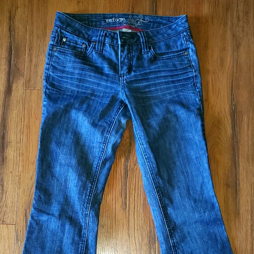 Refuge low rise boot cut jeans. Size 5 long